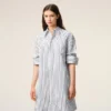 Abito camicia ampio Ami de Coeur in cotone a righe bianche Abito camicia ampio Ami de Coeur in cotone a righe bianche