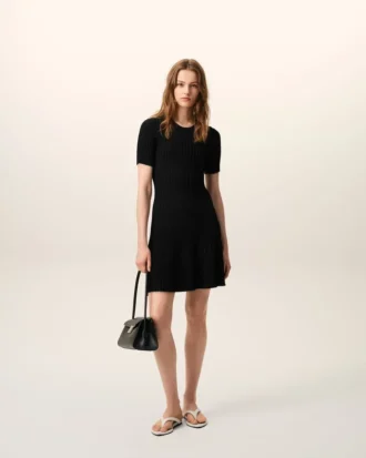 Abito mini a godet in maglia nera