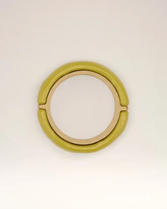 Anello laccato martellato in ottone verde