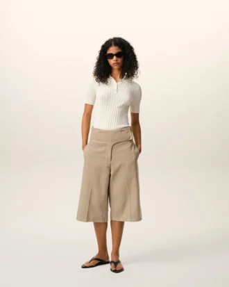 Bermuda avvolgenti in cotone beige con cintura