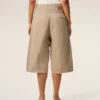Bermuda avvolgenti in cotone beige con cintura Bermuda avvolgenti in cotone beige con cintura