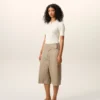 Bermuda avvolgenti in cotone beige con cintura Bermuda avvolgenti in cotone beige con cintura