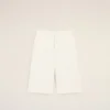 Bermuda larghi in cotone bianco Bermuda larghi in cotone bianco