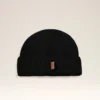 Berretto in lana nera con etichetta in pelle “Ami”