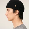 Berretto in lana nera con etichetta in pelle “Ami”