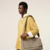 Borsa a rotazione con patta grande in pelle di vacchetta grigia Borsa a rotazione con patta grande in pelle di vacchetta grigia