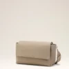 Borsa a rotazione con patta grande in pelle di vacchetta grigia Borsa a rotazione con patta grande in pelle di vacchetta grigia