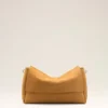 Borsa Carrousel con patta grande in pelle di vacchetta gialla Borsa Carrousel con patta grande in pelle di vacchetta gialla