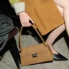 Borsa Mimi piccola in pelle di vacchetta marrone Borsa Mimi piccola in pelle di vacchetta marrone