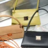 Borsa Mimi piccola in pelle di vacchetta marrone Borsa Mimi piccola in pelle di vacchetta marrone