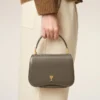 Borsa Paris Paris con manici superiori in pelle lucida grigia Borsa Paris Paris con manici superiori in pelle lucida grigia