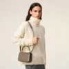 Borsa Paris Paris con manici superiori in pelle lucida grigia Borsa Paris Paris con manici superiori in pelle lucida grigia