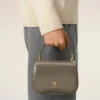 Borsa Paris Paris con manici superiori in pelle lucida grigia Borsa Paris Paris con manici superiori in pelle lucida grigia