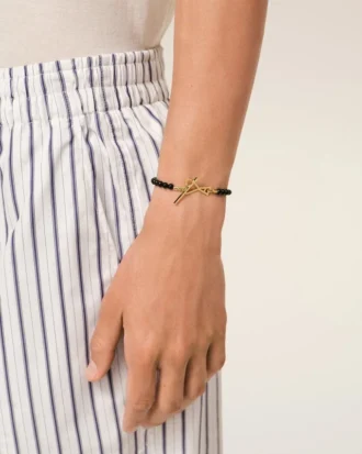 Bracciale Ami De Cœur in ottone nero con perle estive dorate