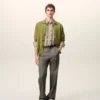 Camicia aderente con volant a maniche lunghe in cotone beige Camicia aderente con volant a maniche lunghe in cotone beige