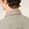 Camicia aderente con volant a maniche lunghe in cotone beige Camicia aderente con volant a maniche lunghe in cotone beige