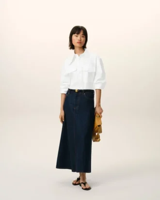Camicia aderente in cotone bianco con colletto a punta