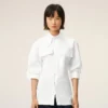 Camicia aderente in cotone bianco con colletto a punta Camicia aderente in cotone bianco con colletto a punta