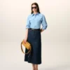 Camicia aderente in cotone blu con colletto a punta Camicia aderente in cotone blu con colletto a punta