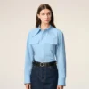 Camicia aderente in cotone blu con colletto a punta Camicia aderente in cotone blu con colletto a punta