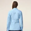 Camicia aderente in cotone blu con colletto a punta Camicia aderente in cotone blu con colletto a punta