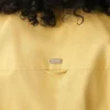 Camicia aderente in cotone giallo con colletto a punta Camicia aderente in cotone giallo con colletto a punta