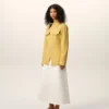 Camicia aderente in cotone giallo con colletto a punta Camicia aderente in cotone giallo con colletto a punta