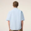 Camicia Ami de Coeur a maniche corte in cotone blu dal taglio squadrato Camicia Ami de Coeur a maniche corte in cotone blu dal taglio squadrato