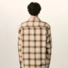 Camicia Ami de Coeur a quadri beige dal taglio squadrato in tela Camicia Ami de Coeur a quadri beige dal taglio squadrato in tela