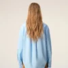 Camicia ampia Ami de Coeur in cotone blu con colletto a punta Camicia ampia Ami de Coeur in cotone blu con colletto a punta