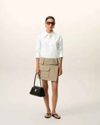 Camicia bianca aderente in misto seta con colletto a punta