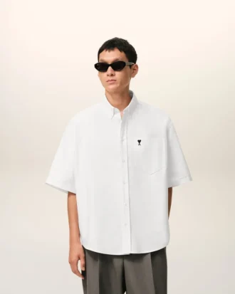 Camicia bianca in cotone dal taglio squadrato con ricamo Ami de Coeur Camicia bianca in cotone dal taglio squadrato con ricamo Ami de Coeur