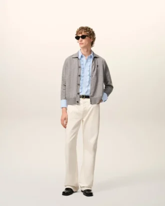 Camicia blu in cotone a maniche lunghe con volant e vestibilità aderente