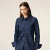 Camicia blu in cotone con colletto a punta Camicia blu in cotone con colletto a punta