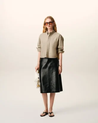 Camicia corta in cotone beige con motivo Ami de Coeur in rilievo