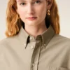 Camicia corta in cotone beige con motivo Ami de Coeur in rilievo Camicia corta in cotone beige con motivo Ami de Coeur in rilievo