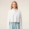 Camicia corta in cotone bianco con motivo Ami de Coeur in rilievo Camicia corta in cotone bianco con motivo Ami de Coeur in rilievo
