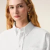 Camicia corta in cotone bianco con motivo Ami de Coeur in rilievo Camicia corta in cotone bianco con motivo Ami de Coeur in rilievo