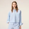 Camicia corta in cotone blu con motivo Ami de Coeur in rilievo Camicia corta in cotone blu con motivo Ami de Coeur in rilievo