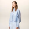 Camicia corta in cotone blu con motivo Ami de Coeur in rilievo Camicia corta in cotone blu con motivo Ami de Coeur in rilievo