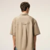 Camicia lunga a maniche corte in cotone beige con collo alla camp Camicia lunga a maniche corte in cotone beige con collo alla camp