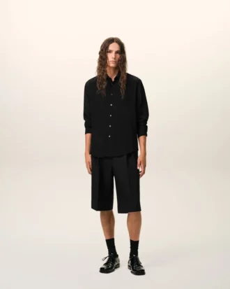 Camicia nera in misto seta con colletto a punta