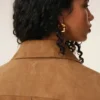 Camicia oversize in pelle di capra marrone con bottoni Camicia oversize in pelle di capra marrone con bottoni