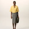 Camicia squadrata a maniche corte in cotone giallo con collo alla camp Camicia squadrata a maniche corte in cotone giallo con collo alla camp