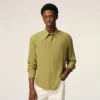 Camicia verde in misto seta con colletto a punta Camicia verde in misto seta con colletto a punta
