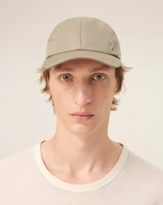 Cappellino Ami de Coeur in nylon beige con borchie