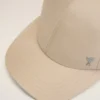 Cappellino Ami de Coeur in nylon beige con borchie Cappellino Ami de Coeur in nylon beige con borchie