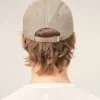 Cappellino Ami de Coeur in nylon beige con borchie Cappellino Ami de Coeur in nylon beige con borchie