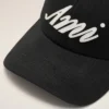 Cappellino Ami in cotone nero con toppa in feltro Cappellino Ami in cotone nero con toppa in feltro