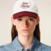 Cappellino Ami Paris in cotone bicolore rosso e bianco Cappellino Ami Paris in cotone bicolore rosso e bianco